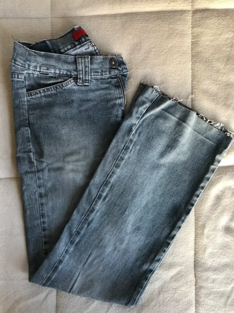 Jeans low-rise con diseño de desgaste - 1