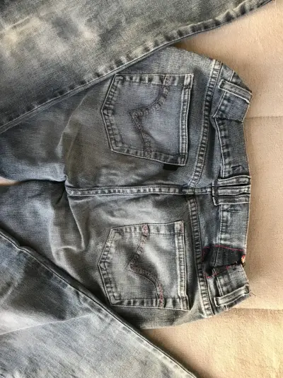 Jeans low-rise con diseño de desgaste - miniatura 2