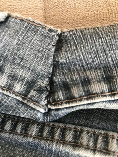 Jeans low-rise con diseño de desgaste - miniatura 3