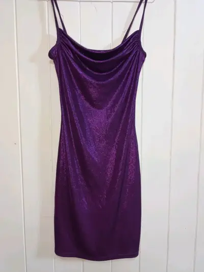 Vestido corto morado brillante para fiesta - miniatura 1