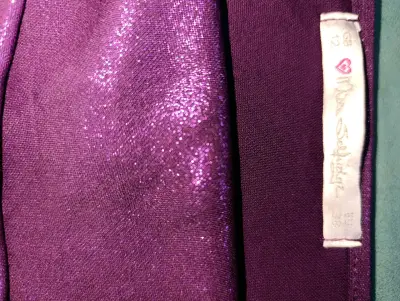 Vestido corto morado brillante para fiesta - miniatura 3