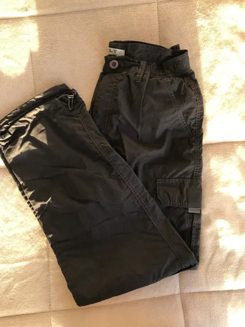 Pantalones cargo negros para trekkin con bolsillos - 1