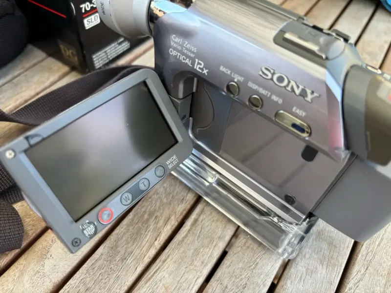 Filmadora Sony Handycam con lente Carl Zeiss - 2