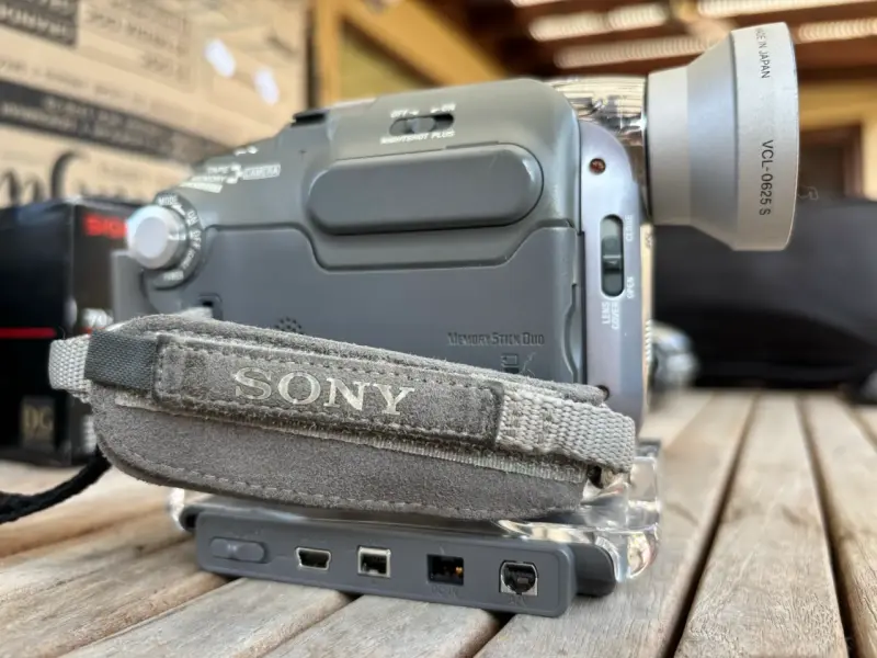 Filmadora Sony Handycam con lente Carl Zeiss - 4