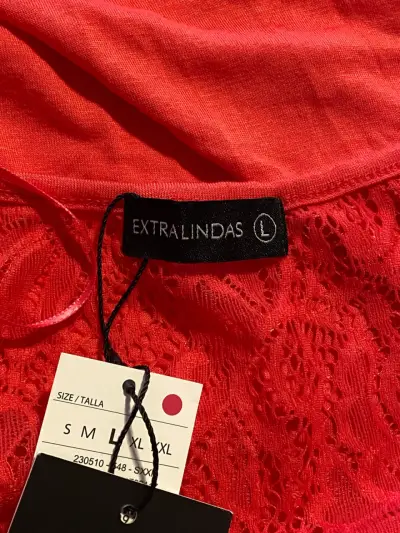 Blusa roja con encaje L - miniatura 3