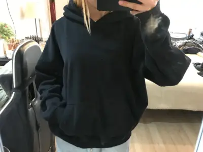 Polerón negro con capucha unisex - miniatura 1