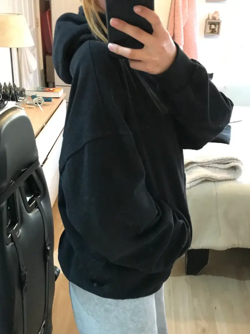 Polerón negro con capucha unisex - 2