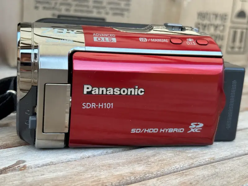 Filmadora Panasonic SDR-H101 con Zoom Óptico 78x - 3