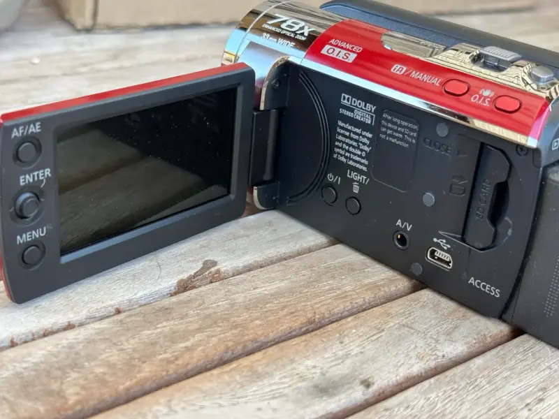 Filmadora Panasonic SDR-H101 con Zoom Óptico 78x - 4