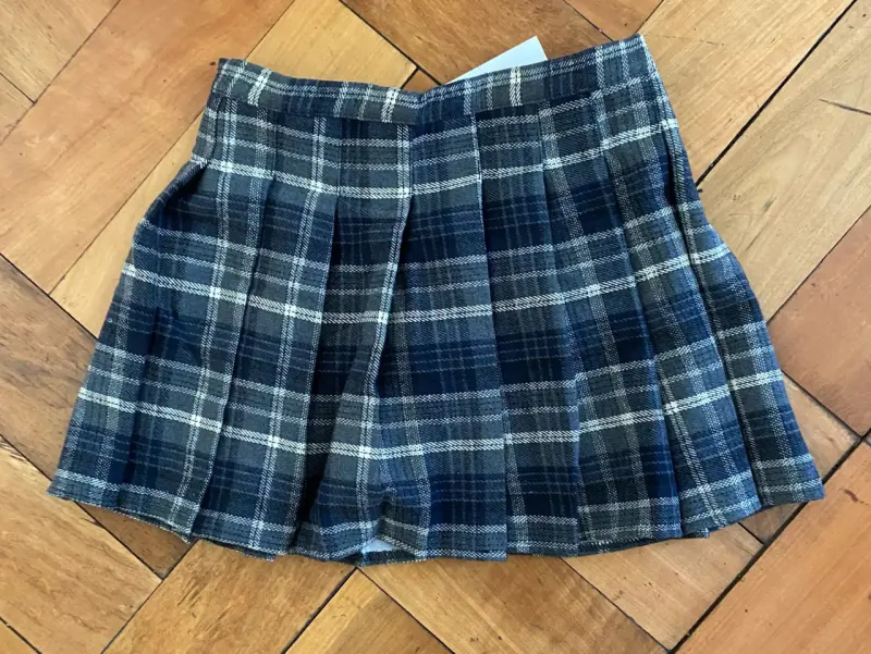 Falda escocesa de cuadros azul y gris
