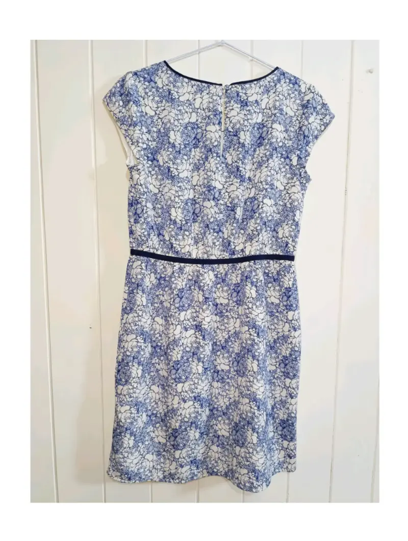 Vestido floral azul y blanco con cierre trasero - 2