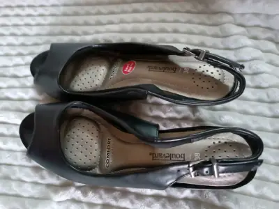 Zapatos de tacón negro con punta abierta - miniatura 2