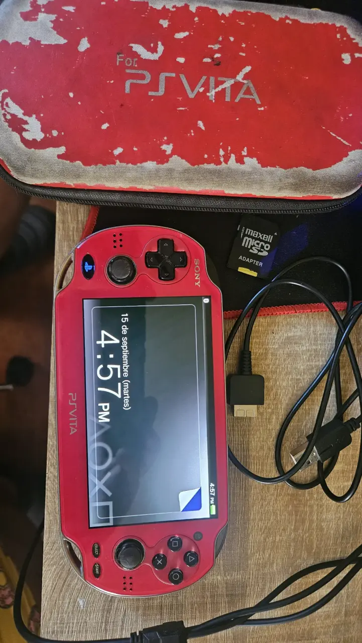 Consola portátil PS Vita roja con estuche - 2