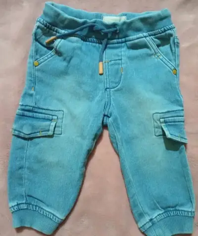 Pantalones de bebé en mezclilla azul - miniatura 1
