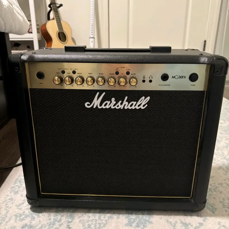 Amplificador Marshall MG30FX para guitarra