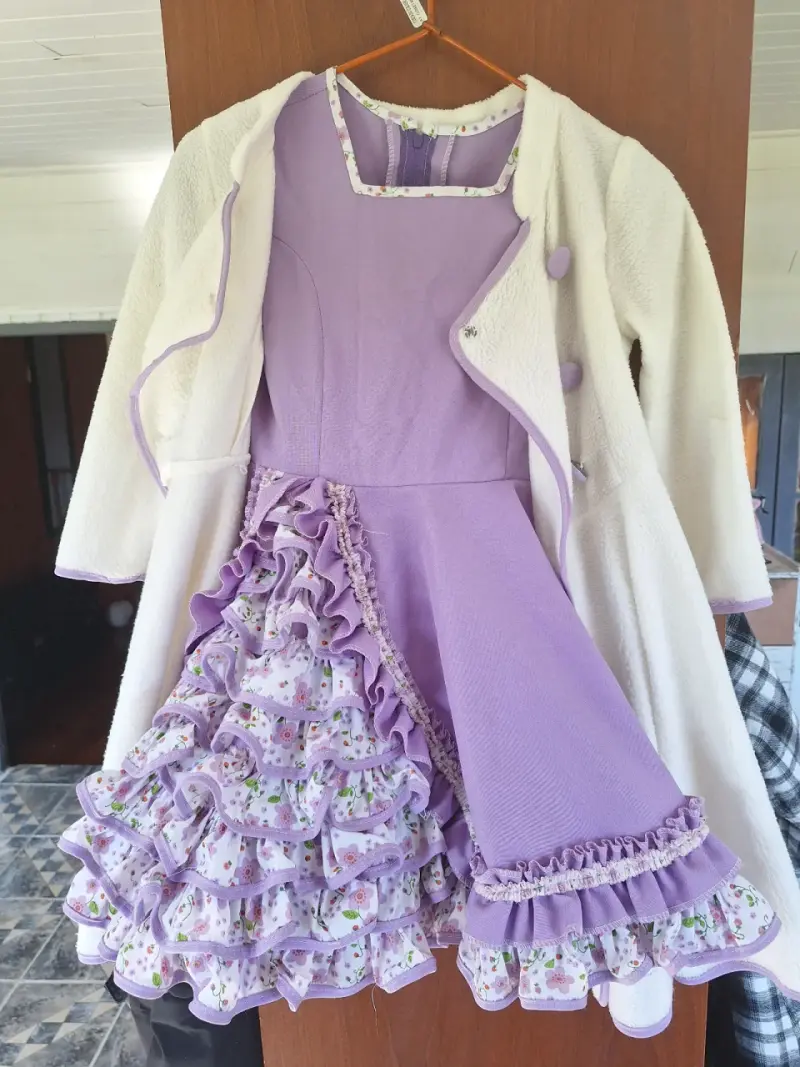 Vestido de cueca con abrigo talla 6 - 2