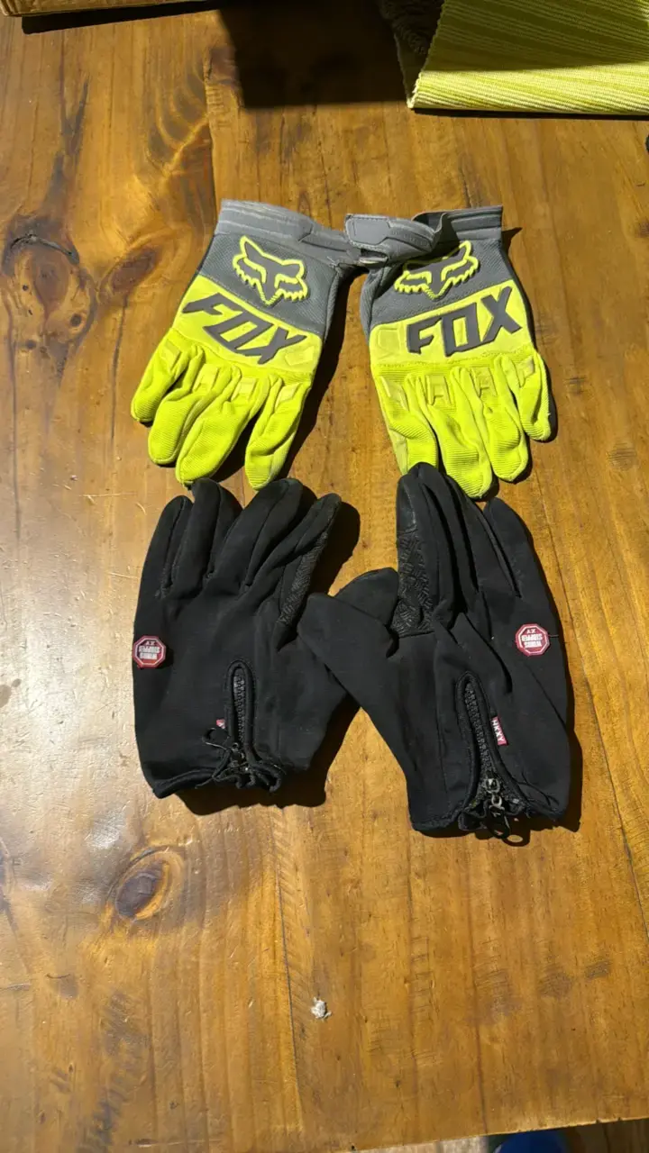 Guantes de ciclismo Fox y negros