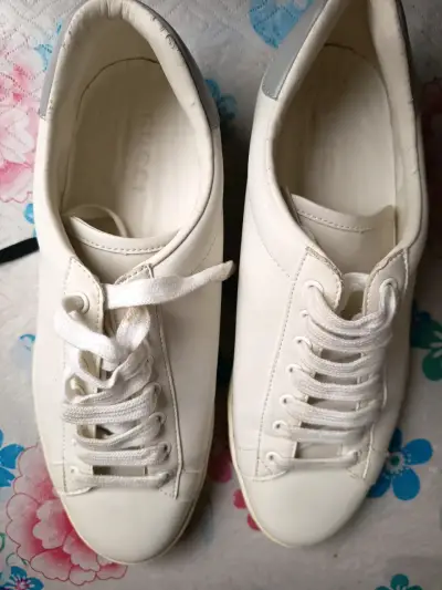 Zapatillas blancas Gucci de cuero para hombre - miniatura 1