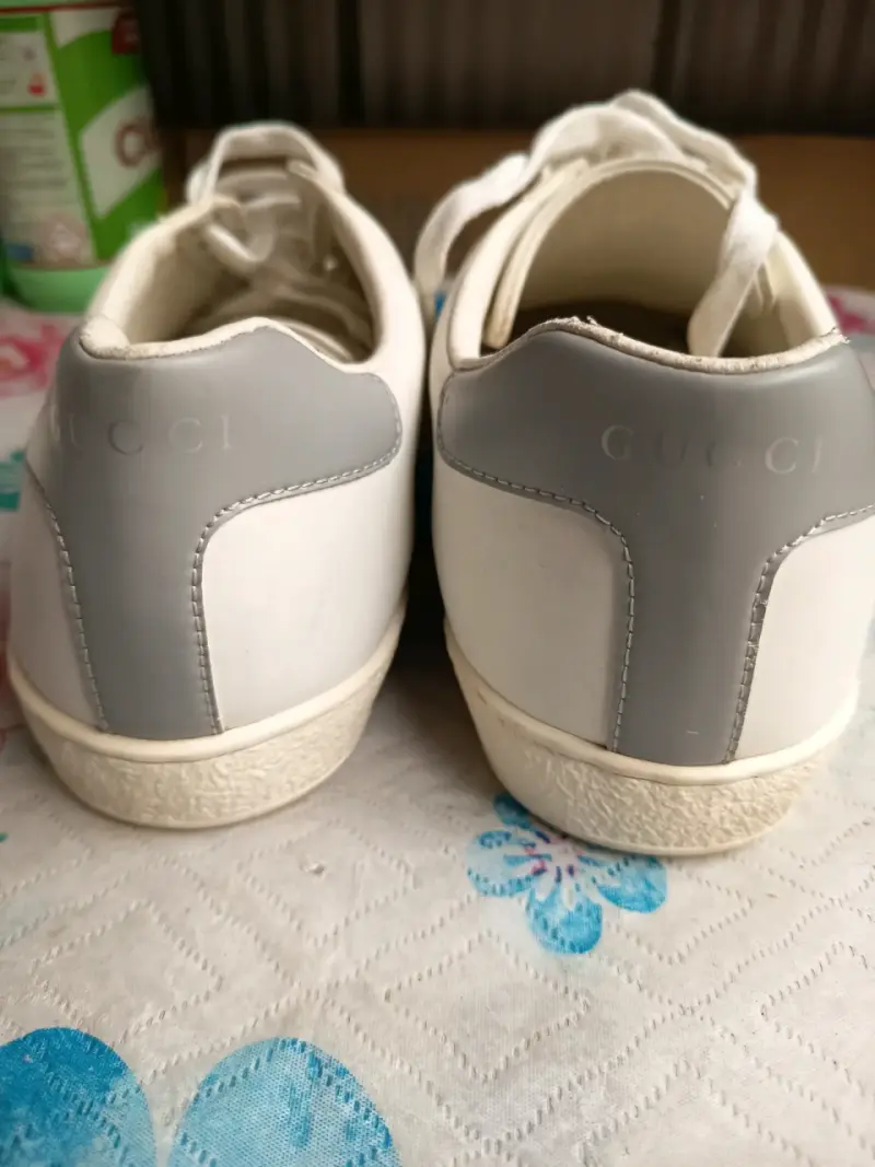 Zapatillas blancas Gucci de cuero para hombre - 2