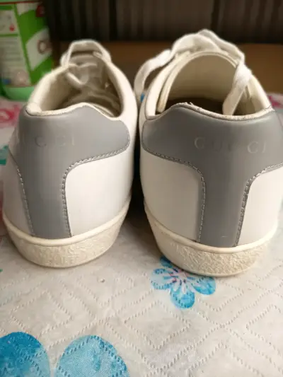 Zapatillas blancas Gucci de cuero para hombre - miniatura 2