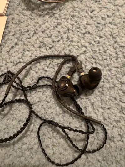 Auriculares in-ear con accesorios - miniatura 2