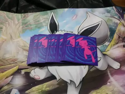 Mazo Pokémon TCG Mew VMAX - miniatura 1