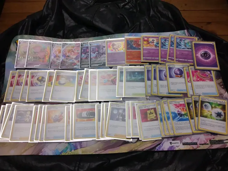 Mazo Pokémon TCG Mew VMAX - 2