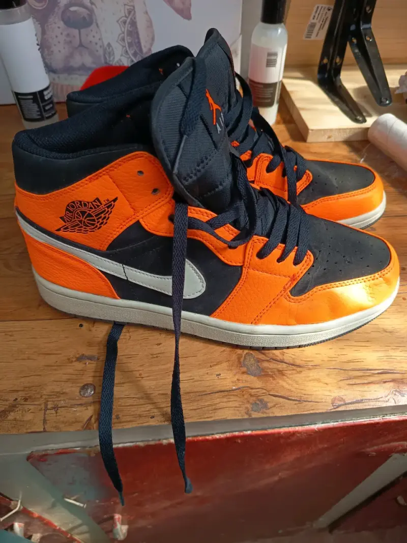 Zapatillas deportivas Air Jordan negras y naranjas - 1