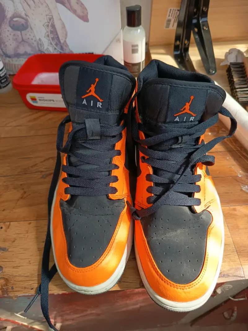 Zapatillas deportivas Air Jordan negras y naranjas - 2