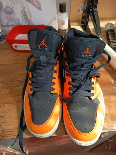 Zapatillas deportivas Air Jordan negras y naranjas - miniatura 2