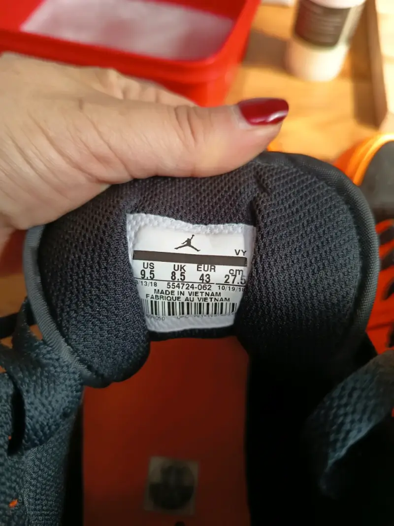 Zapatillas deportivas Air Jordan negras y naranjas - 3