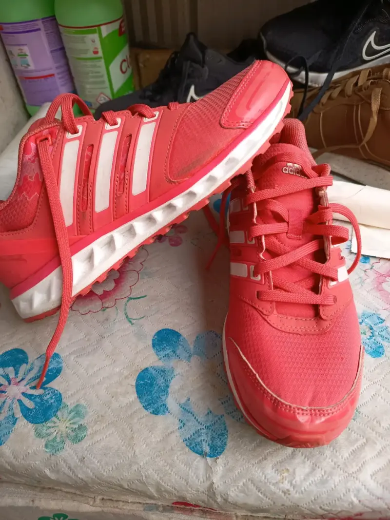 Zapatillas deportivas rojas Adidas para mujer - 1