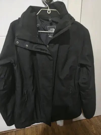 Chaqueta impermeable negra The North Face HyVent - miniatura 1