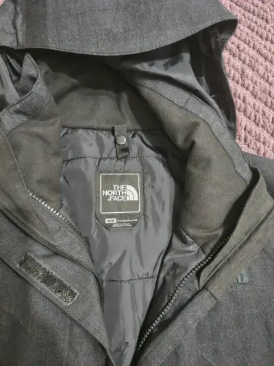 Chaqueta impermeable negra The North Face HyVent - miniatura 2