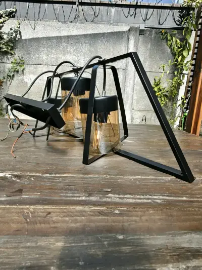 Lámpara colgante de metal y vidrio ámbar - miniatura 2