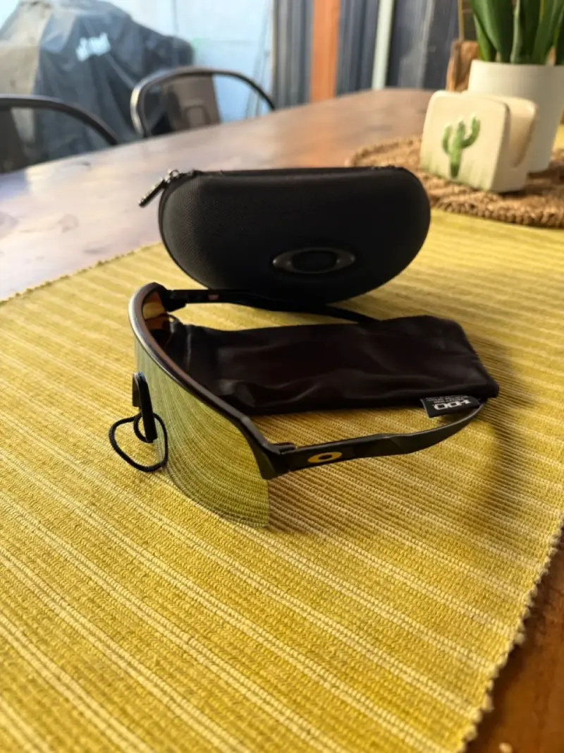 Gafas de sol deportivas Oakley con estuche - 2