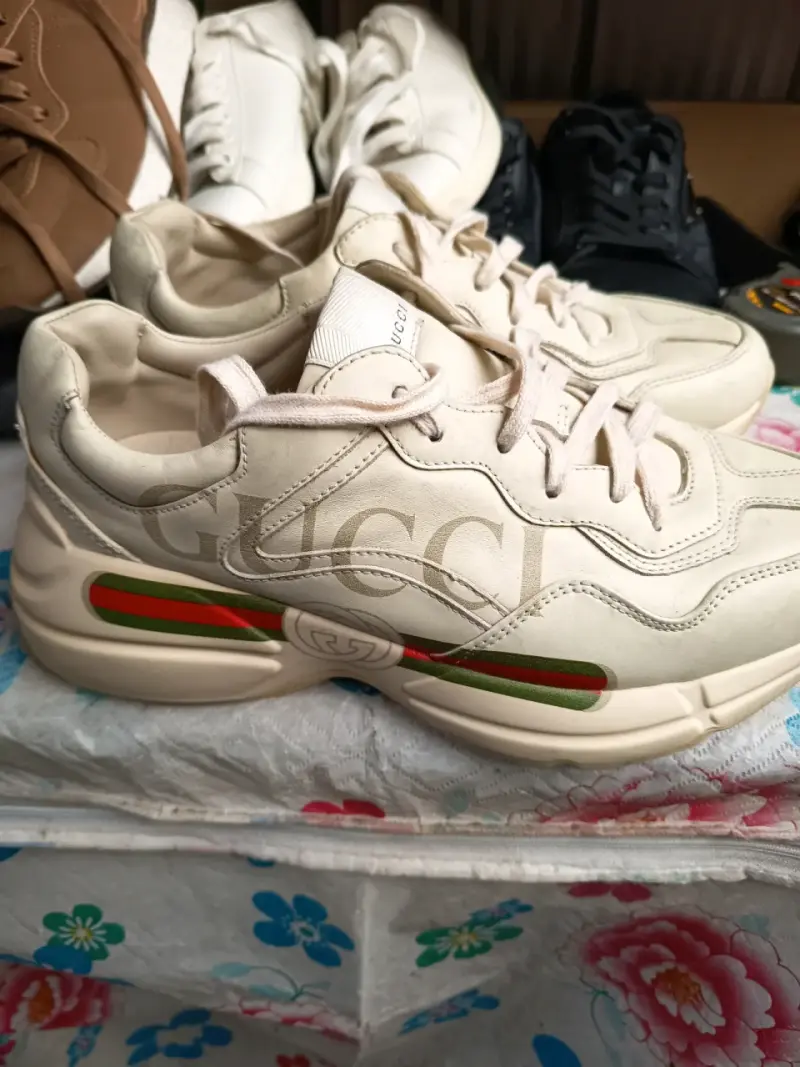 Zapatillas deportivas Gucci beige con logo