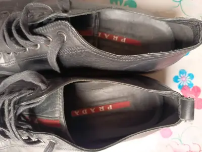 Zapatillas de cuero negras Prada para hombre - miniatura 2