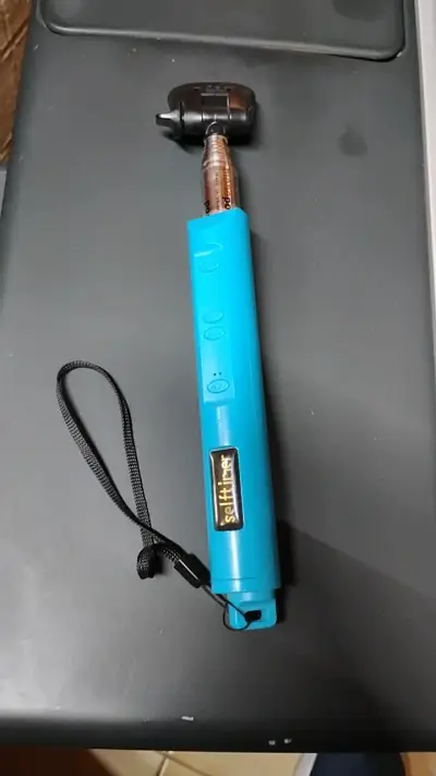 Palo selfie azul con control remoto - miniatura 1