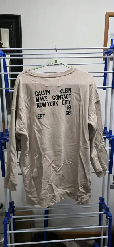 Polerón Calvin Klein con diseño gráfico - miniatura 2