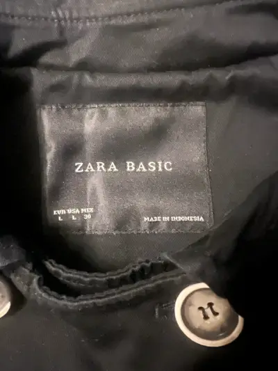 Chaqueta negra de mujer Zara Basic con botones - miniatura 3