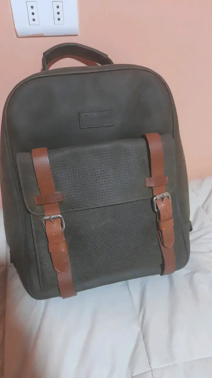 Mochila de cuero verde con correas ajusta - 1