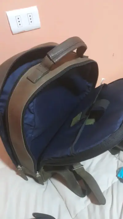 Mochila de cuero verde con correas ajusta - miniatura 4