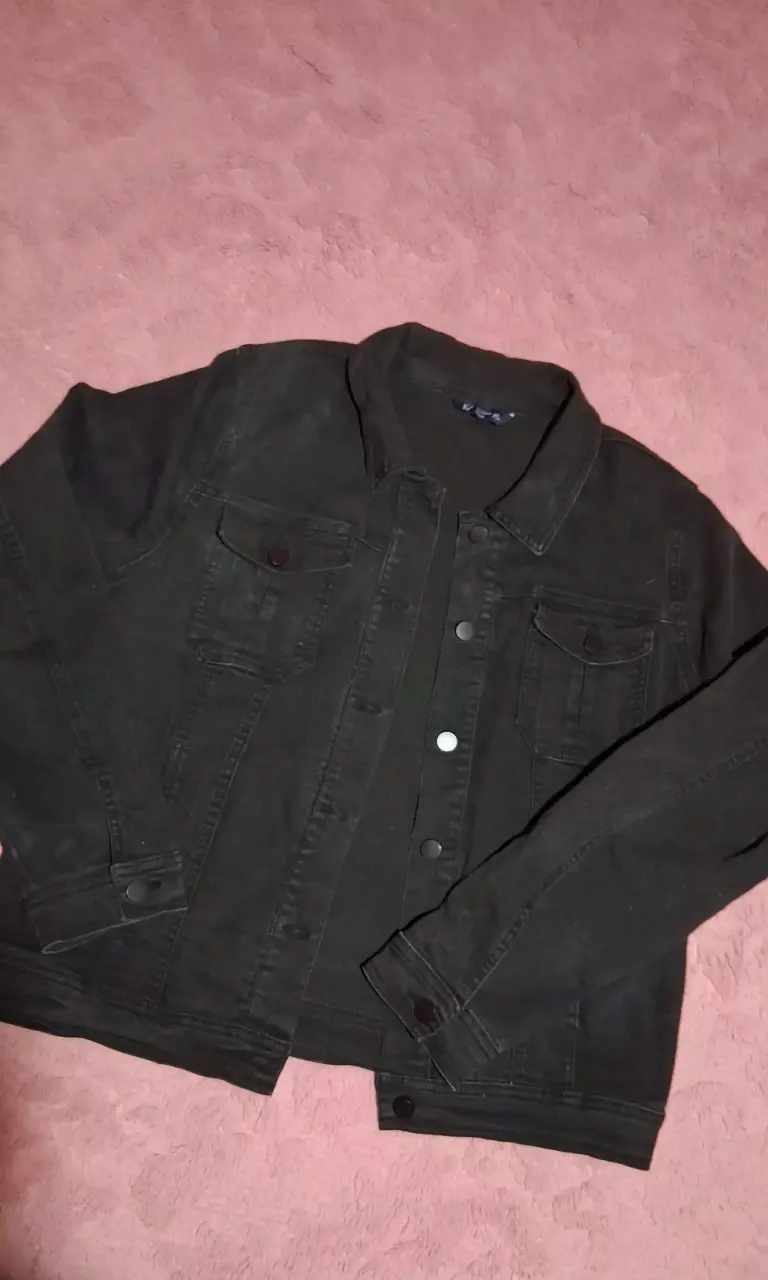 Chaqueta de mezclilla negra para mujer