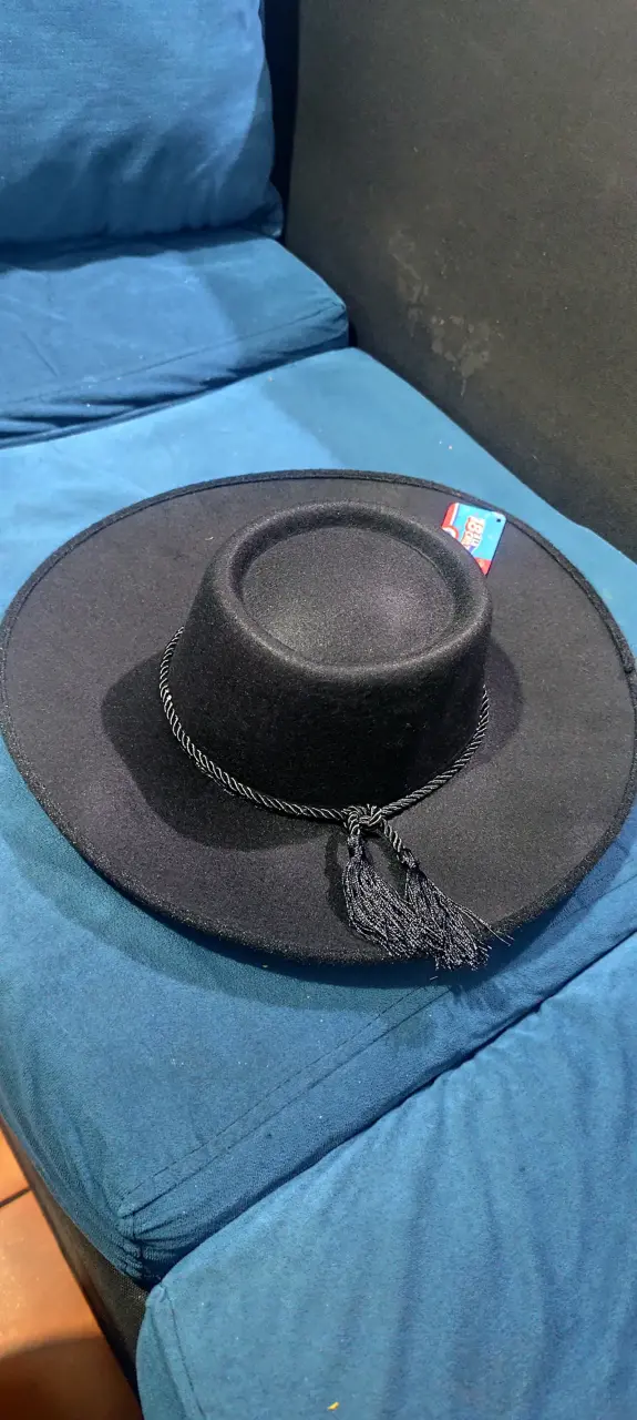 Sombrero de Huaso Negro con Borlas - 1