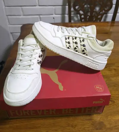 Zapatillas deportivas blancas con diseño animal print - miniatura 1