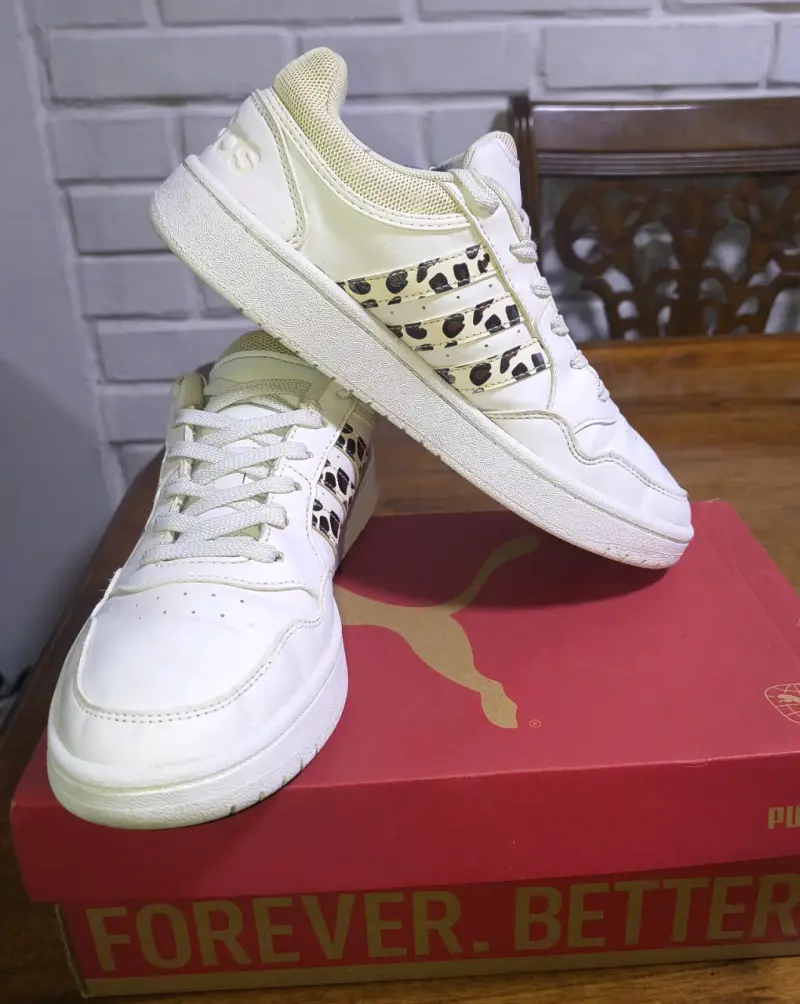 Zapatillas deportivas blancas con diseño animal print - 2