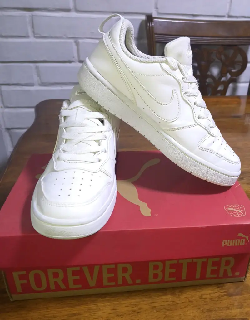 Zapatillas deportivas blancas Nike - 1