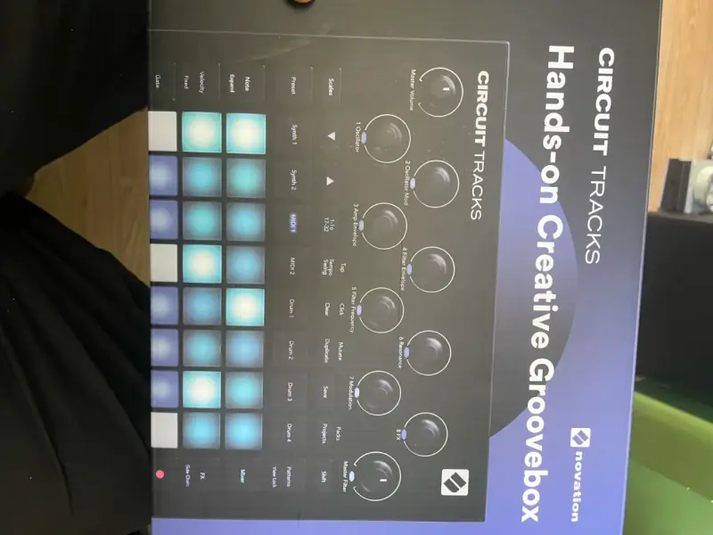 Groovebox Novation Circuit Tracks para producción musical - 1