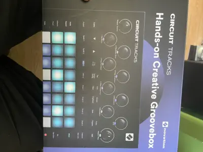 Groovebox Novation Circuit Tracks para producción musical - miniatura 1